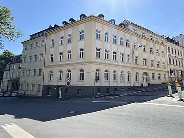 S26-04-040: Oststraße 7
							08468 Reichenbach