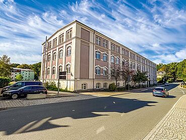 S26-04-044: Werdauer Straße 11
							08496 Neumark