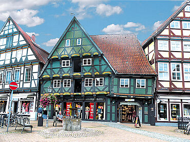 D26-03-021: Am Heiligen Kreuz 26
		29221 Celle