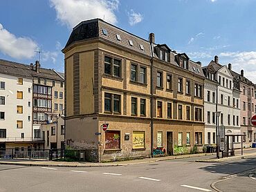 S26-03-051: Johannisplatz 1
		08412 Werdau
