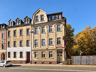 S26-04-035: Falkensteiner Straße 27
							08606 Oelsnitz