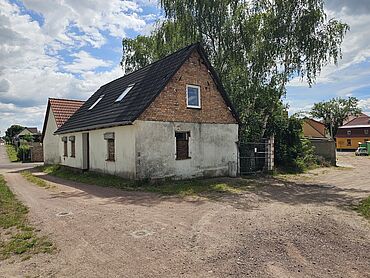 I26-20-005: Kleine Gasse 1
		06388 Südliches Anhalt