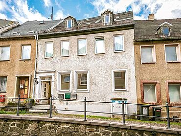 S26-04-030: Obere Kirchgasse 10
							08396 Waldenburg