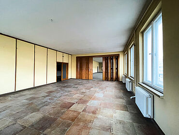 P26-03-023: Straße der Republik 26
							15890 Eisenhüttenstadt