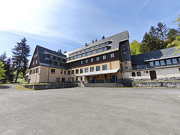 S25-03-011: Am Donnerberg 10
							01773  Altenberg
