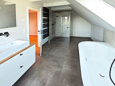 N26-03-025: Triibergem 23 und 23a
							25938 Utersum