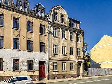 S26-04-035: Falkensteiner Straße 27
							08606 Oelsnitz