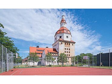 S26-03-999: Messering 23
							01067 Dresden