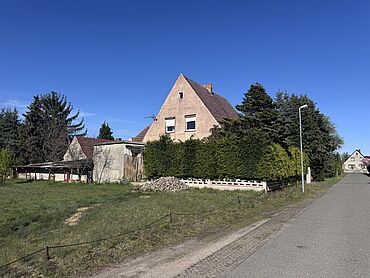 S26-04-011: Schulweg 25
							02994 Bernsdorf/Oberlausitz 